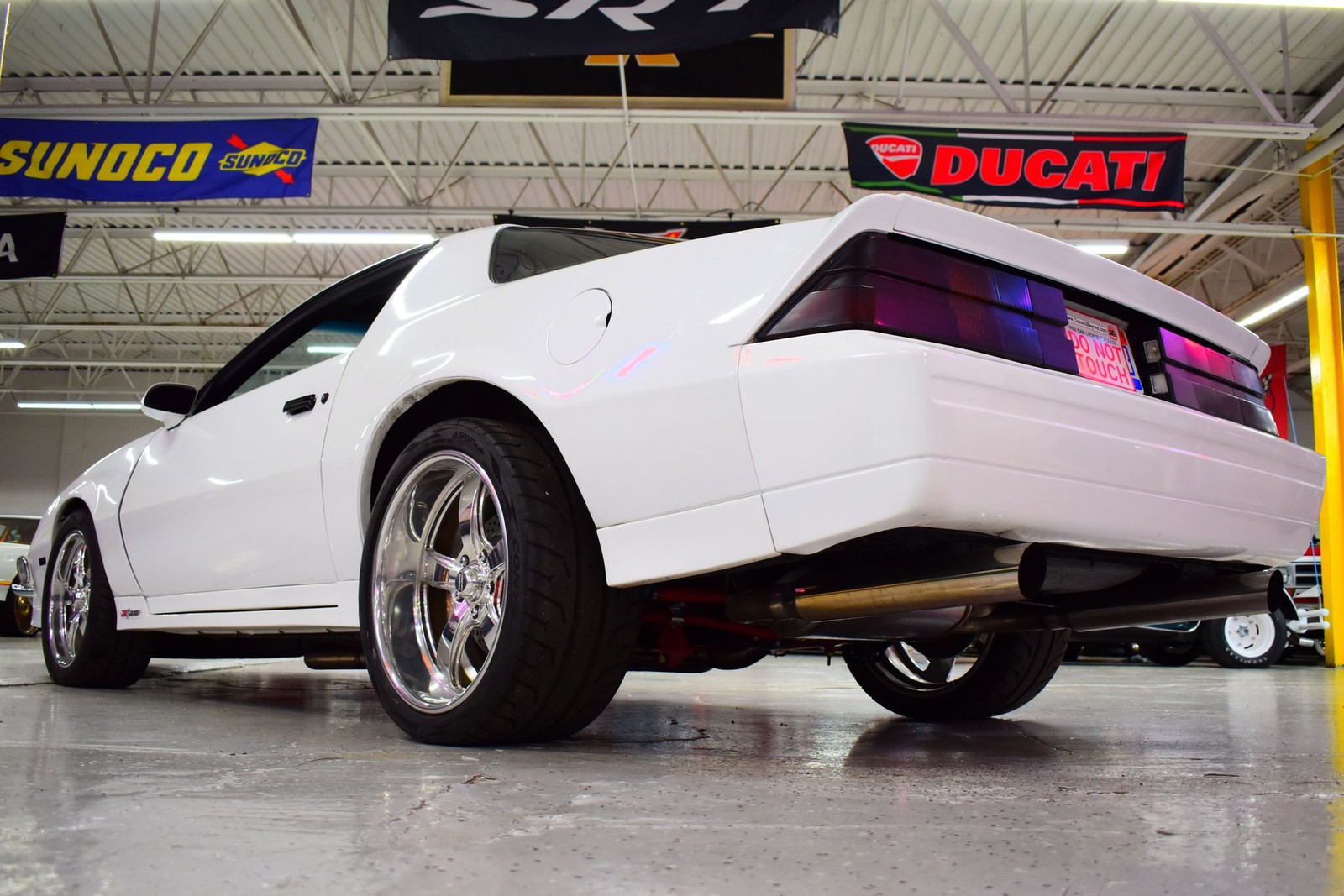 Chevrolet-Camaro-1984-Coupe-16