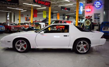 Chevrolet-Camaro-1984-Coupe-17