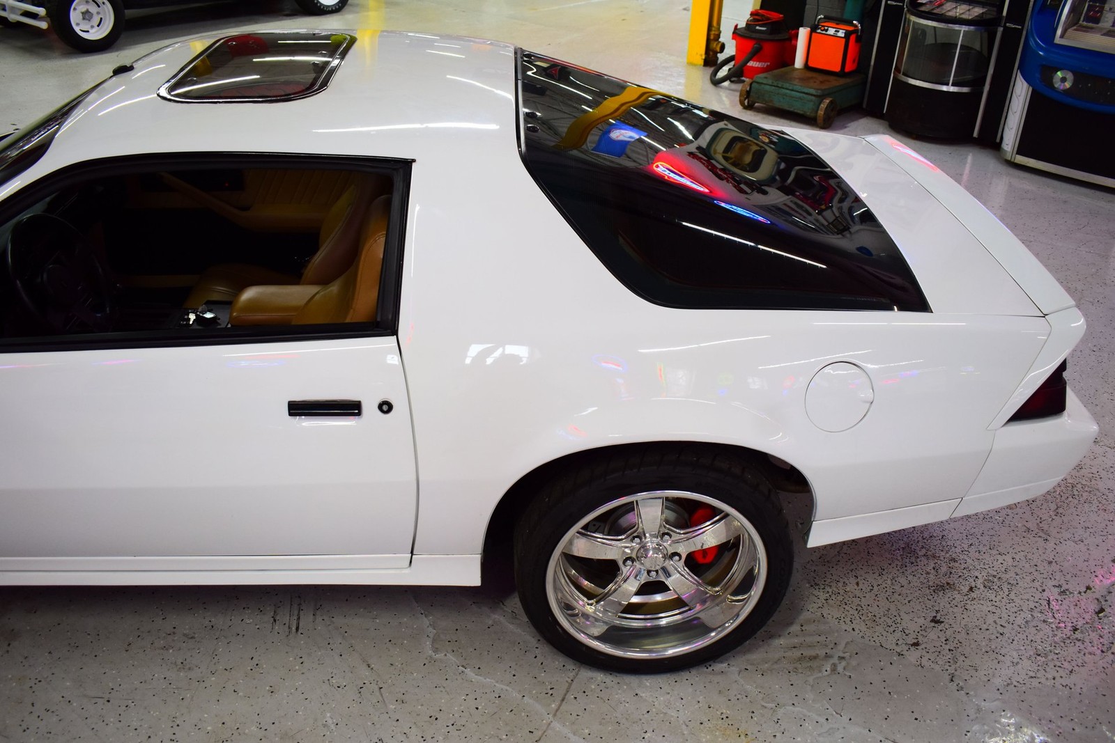 Chevrolet-Camaro-1984-Coupe-18