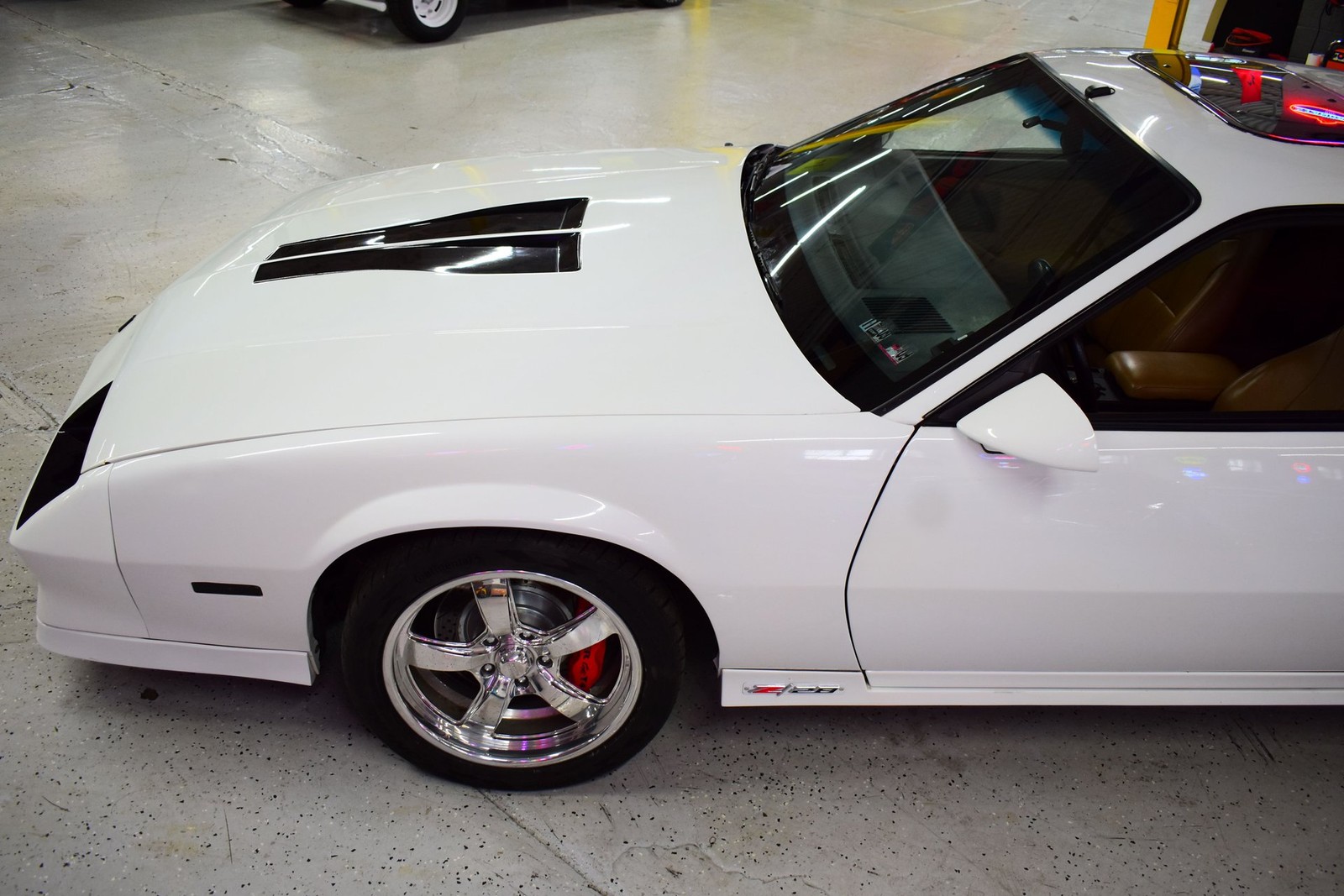 Chevrolet-Camaro-1984-Coupe-19