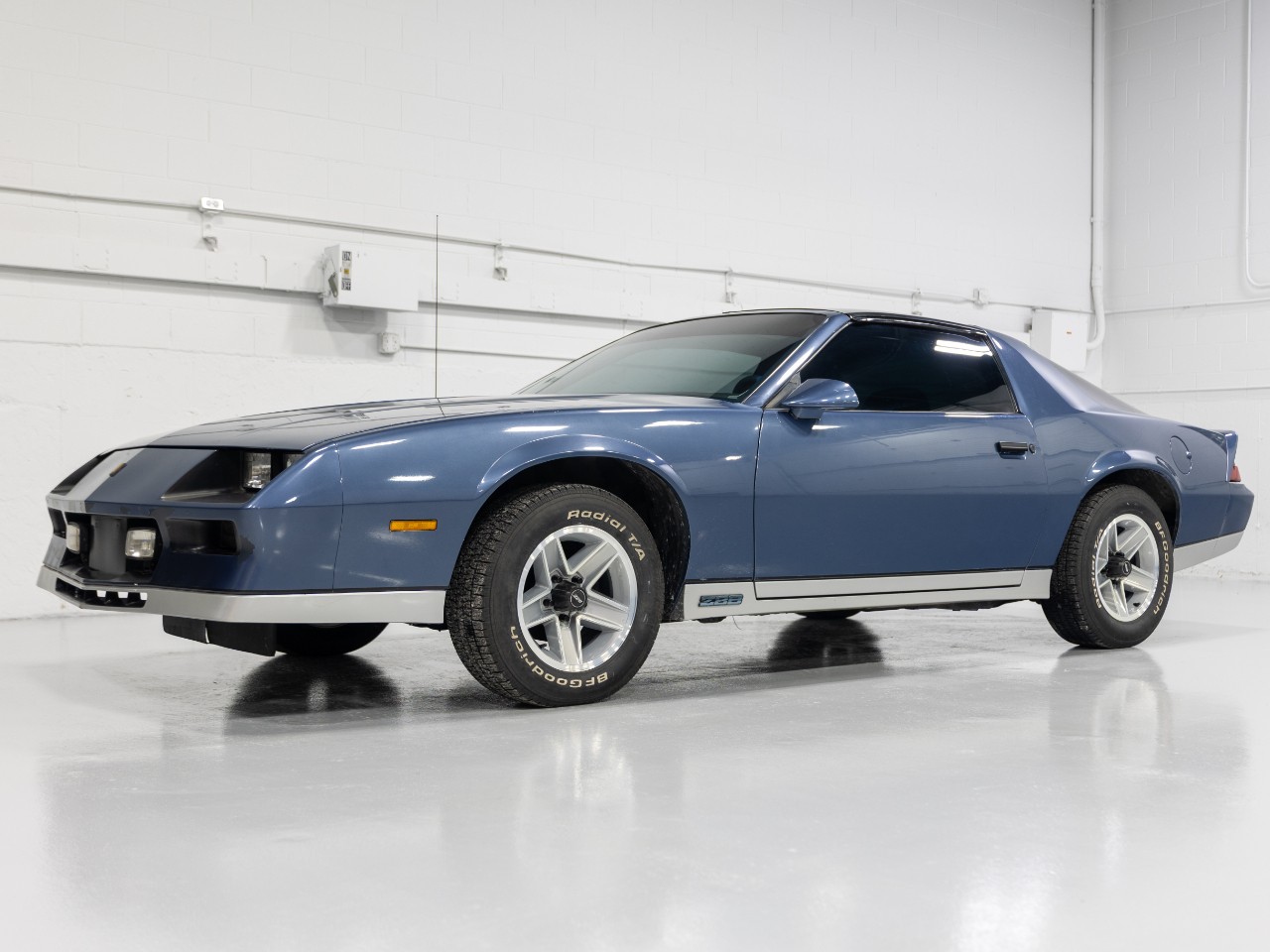 Chevrolet-Camaro-1984-Coupe-2
