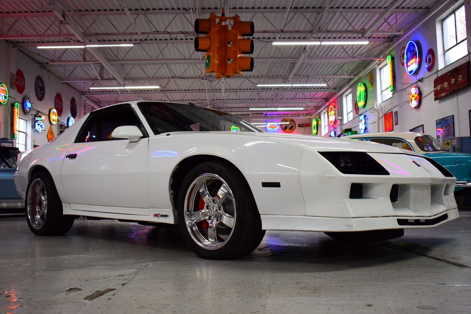 Chevrolet-Camaro-1984-Coupe-2