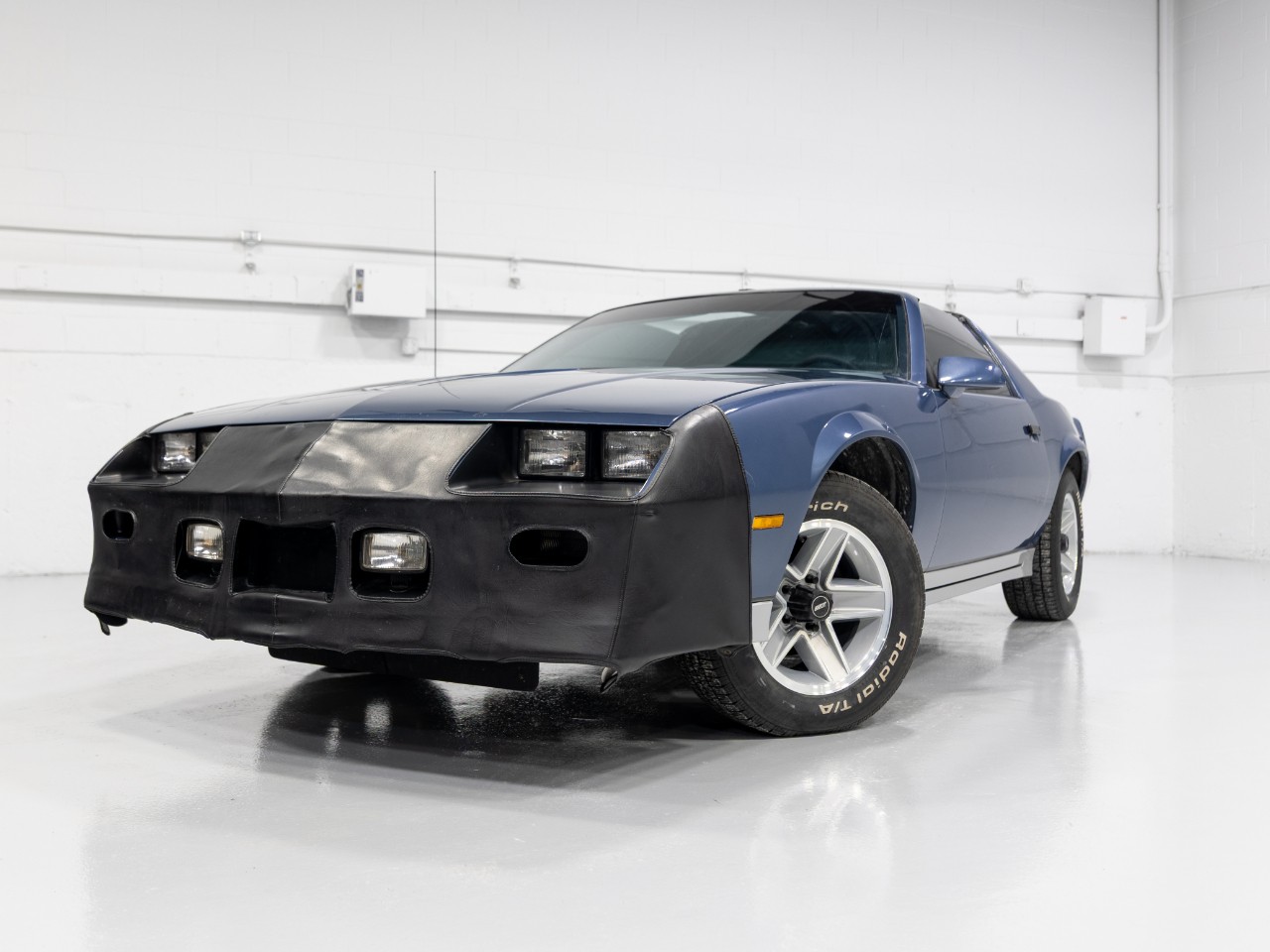 Chevrolet-Camaro-1984-Coupe-21