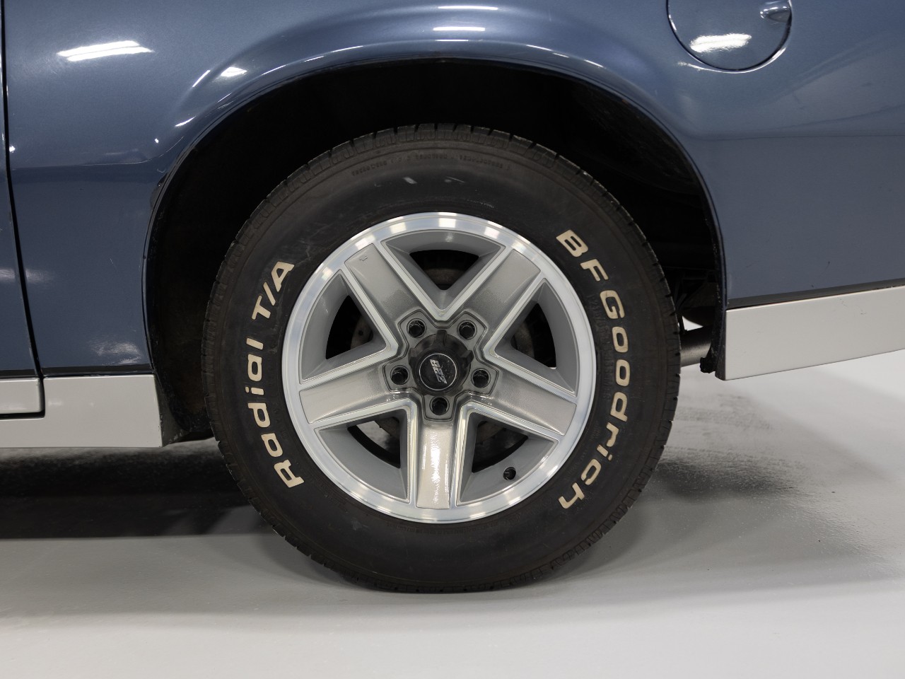 Chevrolet-Camaro-1984-Coupe-25