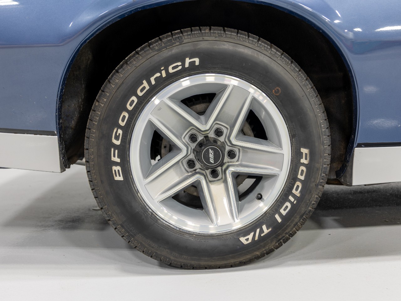 Chevrolet-Camaro-1984-Coupe-27