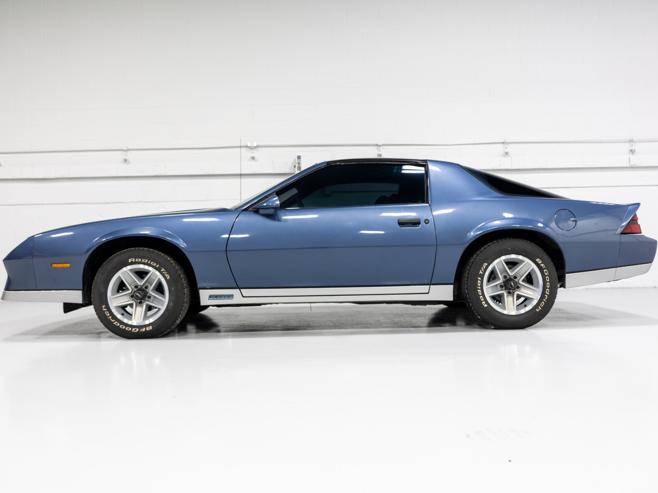 Chevrolet-Camaro-1984-Coupe-3