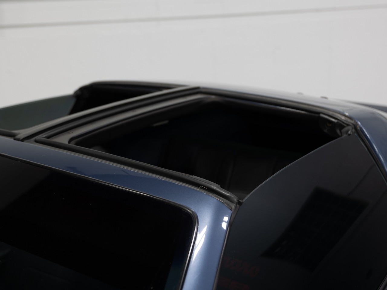 Chevrolet-Camaro-1984-Coupe-36