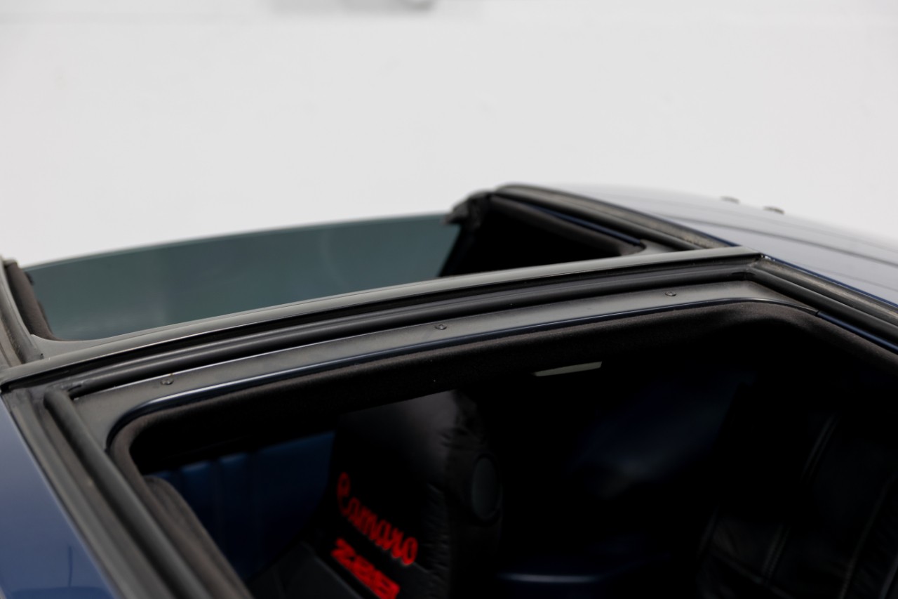 Chevrolet-Camaro-1984-Coupe-37