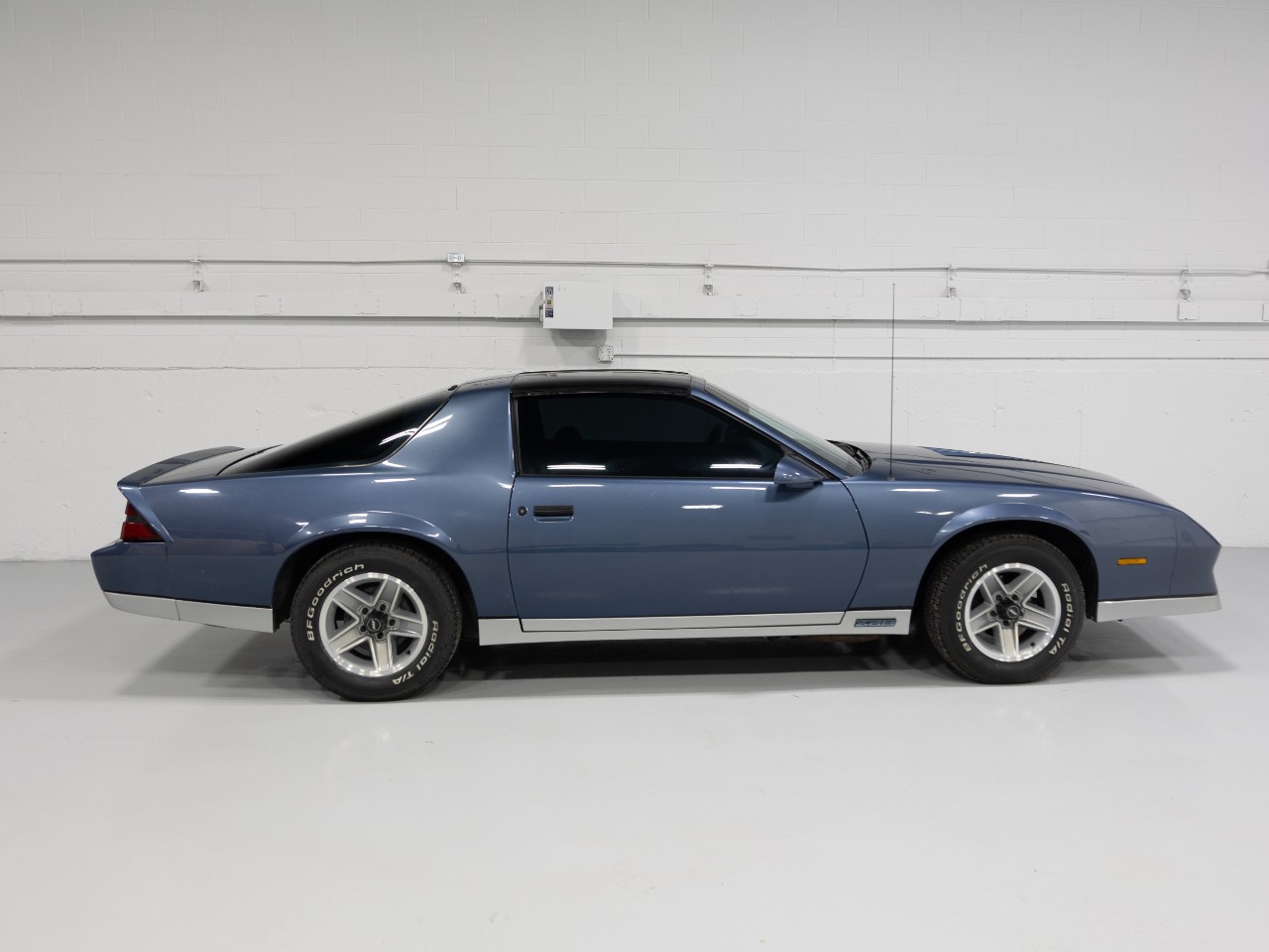 Chevrolet-Camaro-1984-Coupe-5