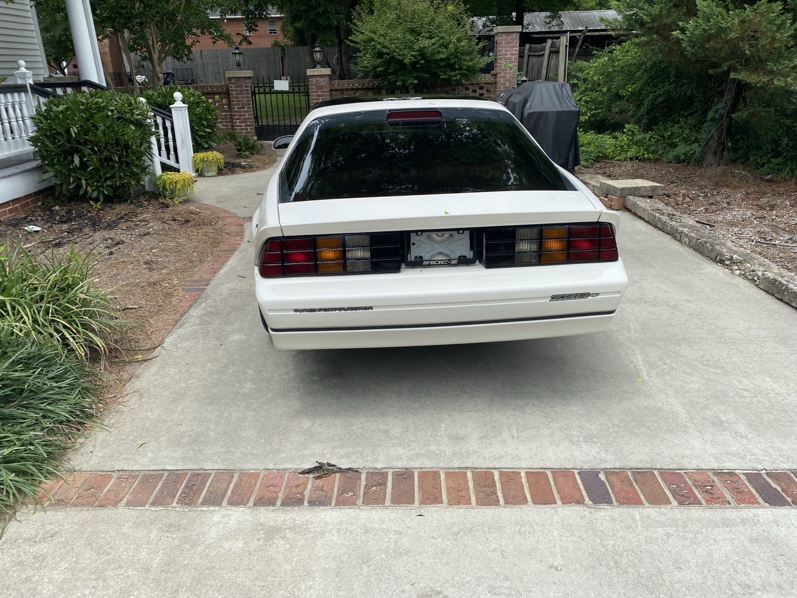 Chevrolet-Camaro-1986-Coupe-2