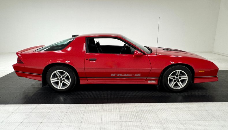 Chevrolet-Camaro-1986-Flame-Red-Black-1