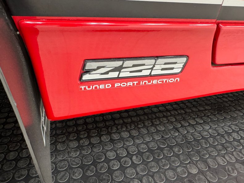 Chevrolet-Camaro-1986-Flame-Red-Black-17