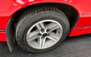 Chevrolet-Camaro-1986-Flame-Red-Black-24