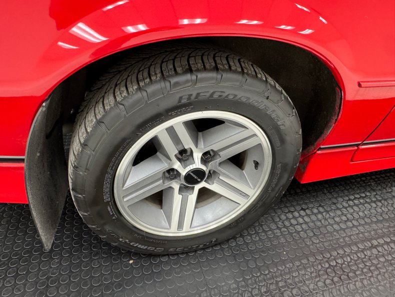 Chevrolet-Camaro-1986-Flame-Red-Black-24