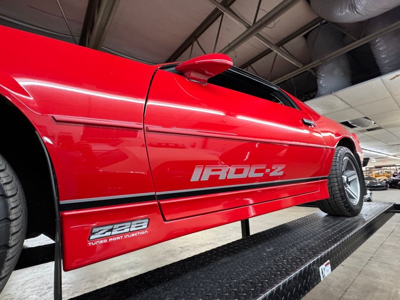 Chevrolet-Camaro-1986-Flame-Red-Black-38