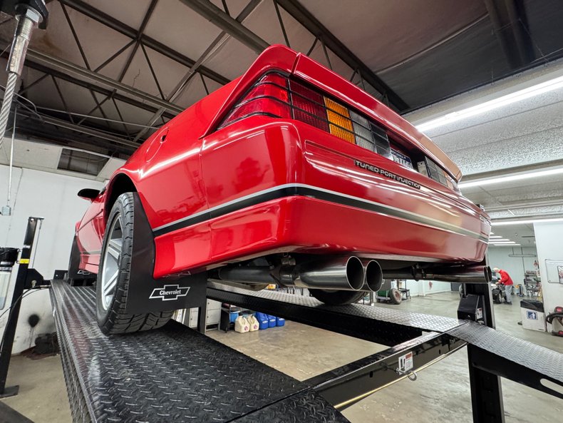 Chevrolet-Camaro-1986-Flame-Red-Black-40