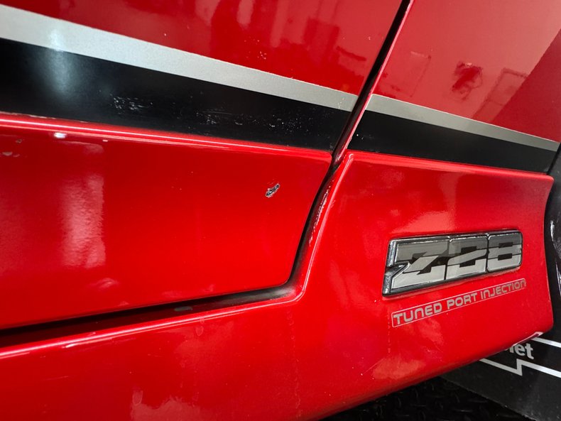 Chevrolet-Camaro-1986-Flame-Red-Black-42