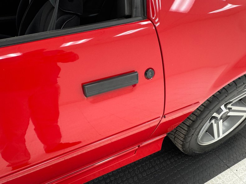 Chevrolet-Camaro-1986-Flame-Red-Black-46