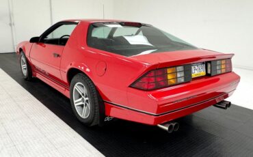 Chevrolet-Camaro-1986-Flame-Red-Black-9