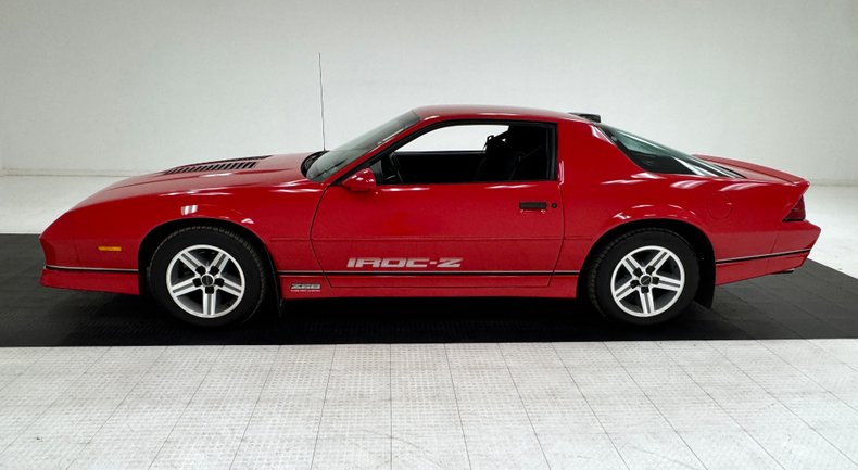 Chevrolet-Camaro-1986-Flame-Red-Black