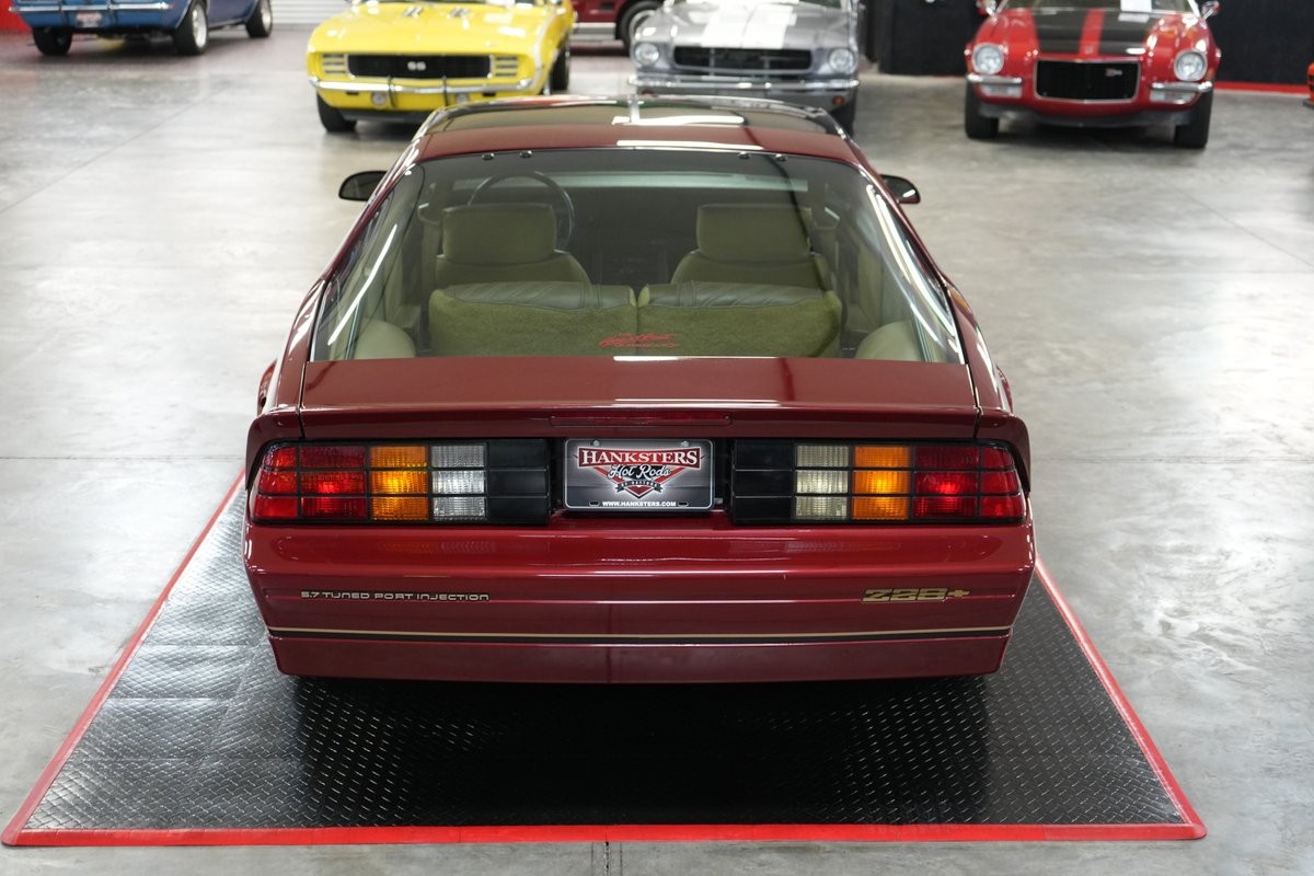 Chevrolet-Camaro-1987-Coupe-13