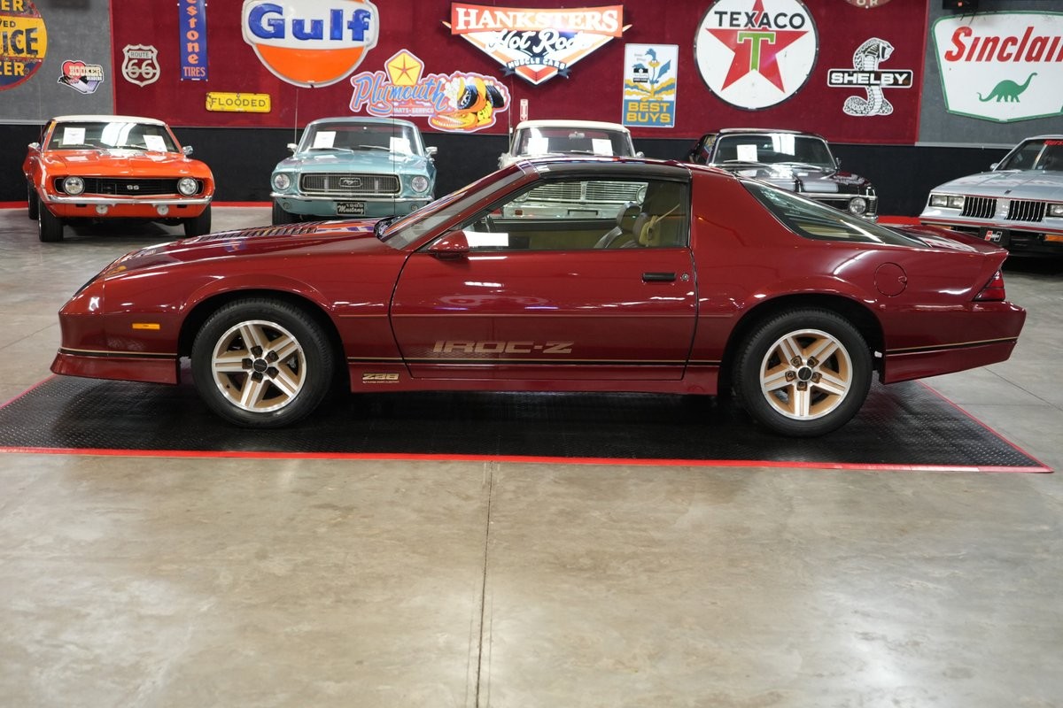 Chevrolet-Camaro-1987-Coupe-2