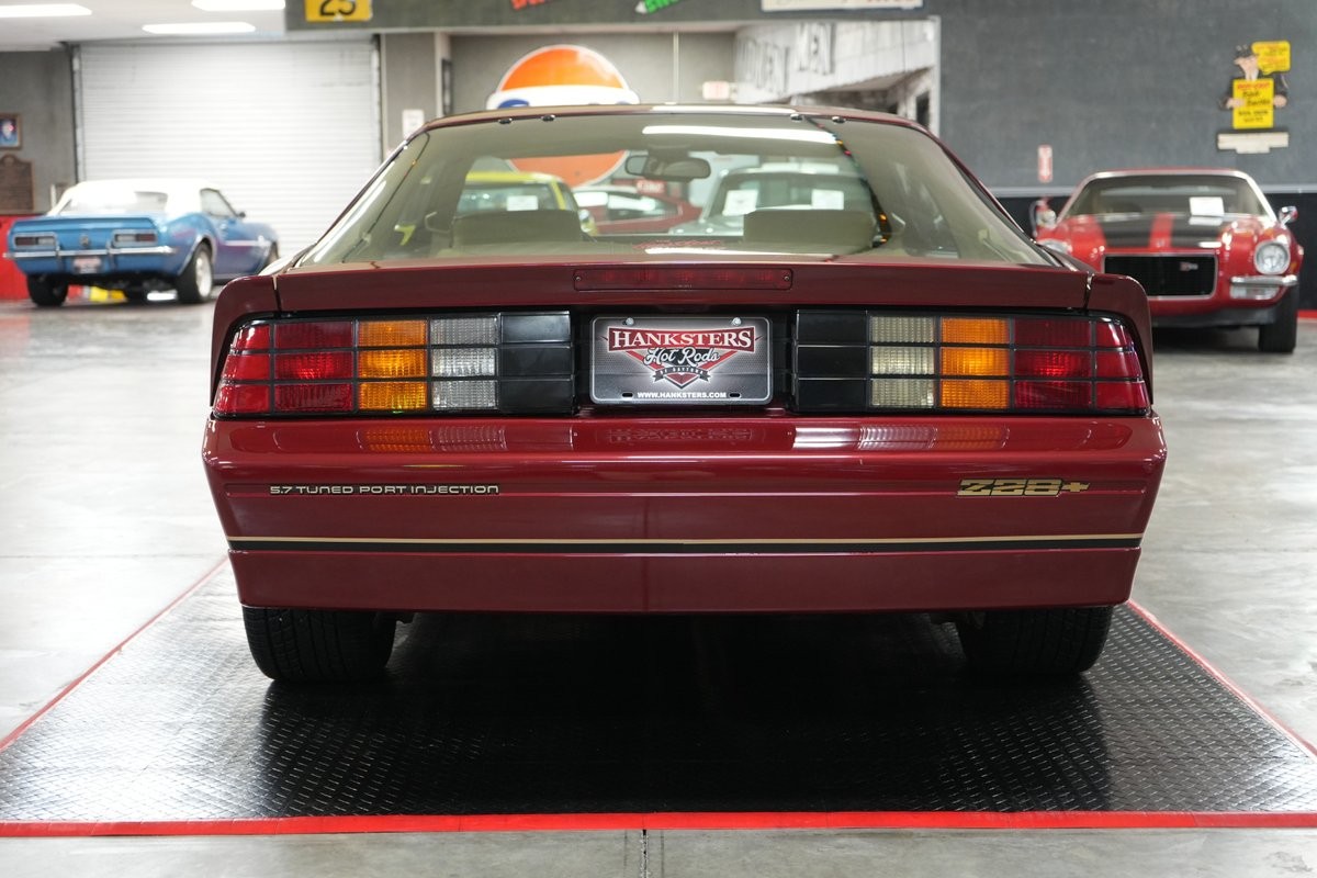 Chevrolet-Camaro-1987-Coupe-21