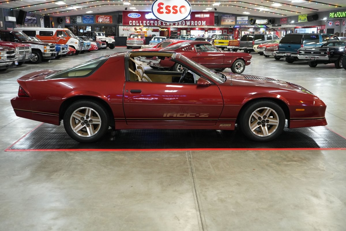 Chevrolet-Camaro-1987-Coupe-31