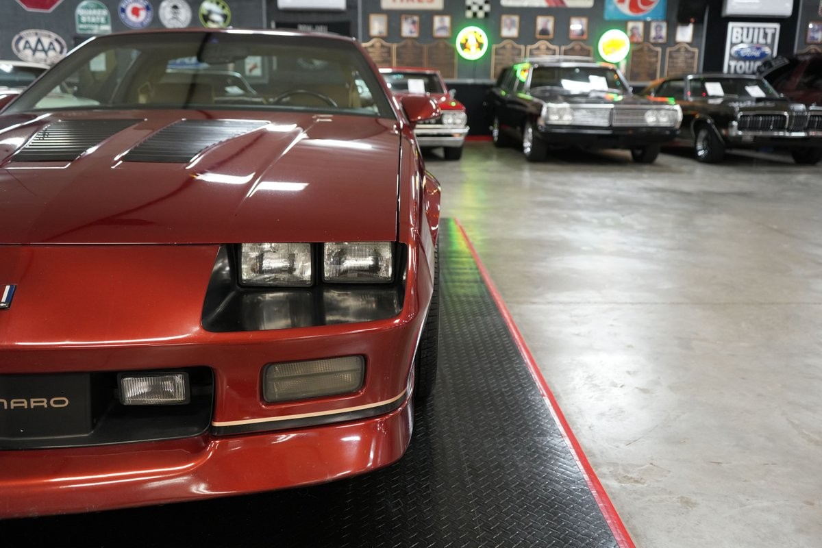 Chevrolet-Camaro-1987-Coupe-35