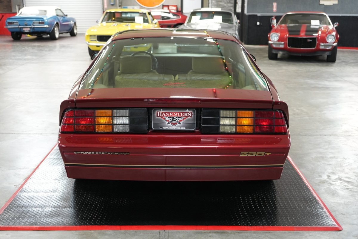 Chevrolet-Camaro-1987-Coupe-4