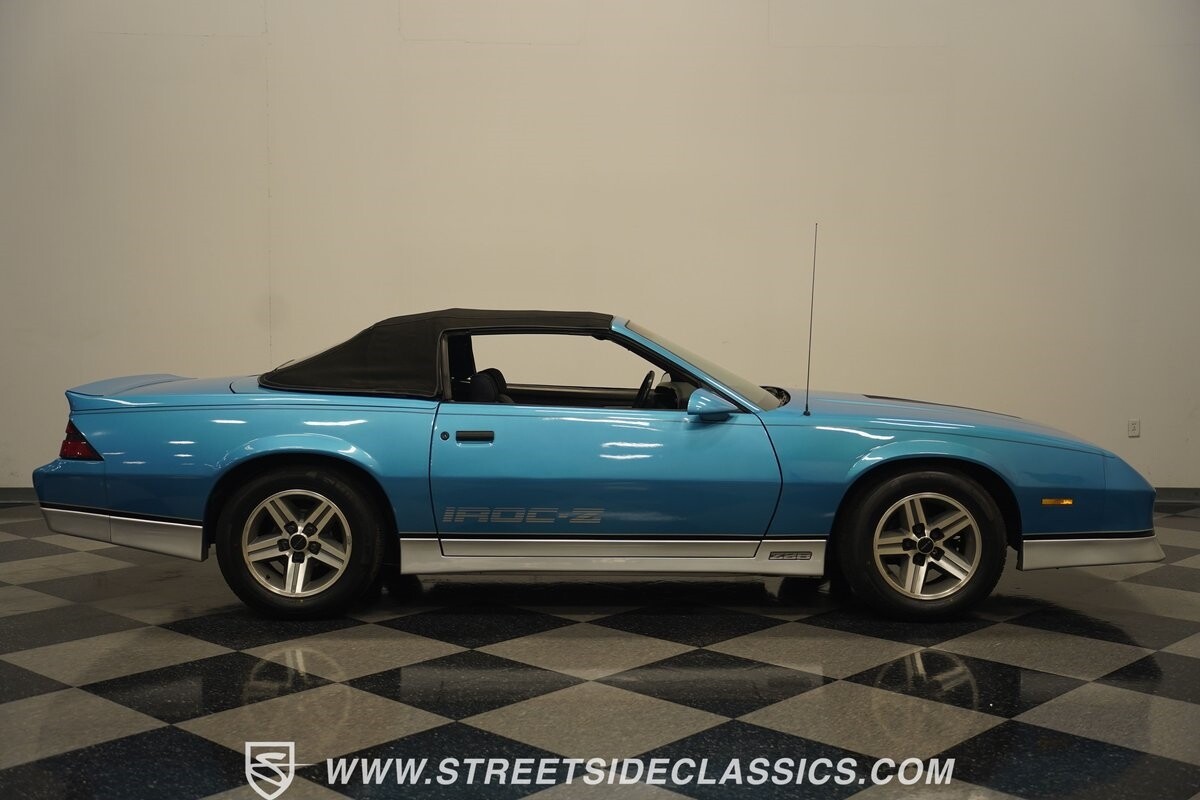 Chevrolet-Camaro-1988-Convertible-17