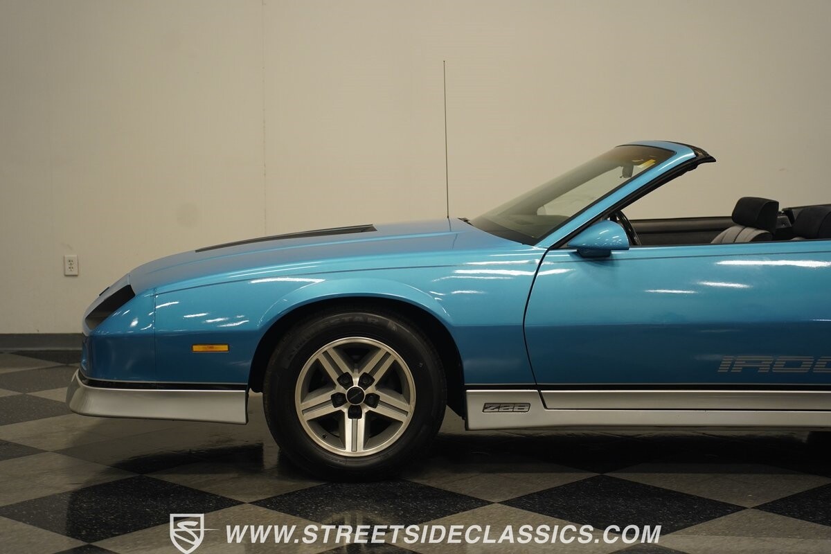 Chevrolet-Camaro-1988-Convertible-25