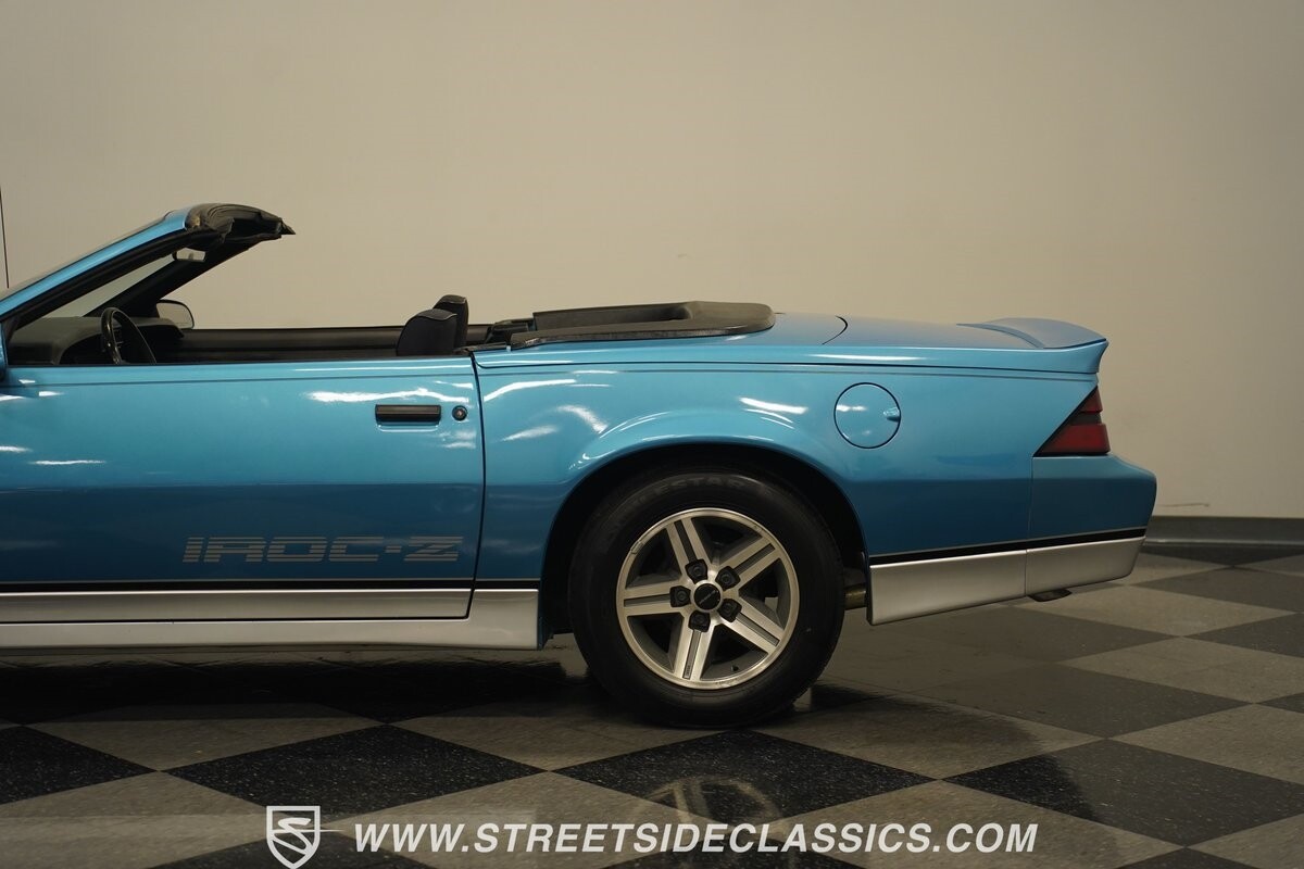 Chevrolet-Camaro-1988-Convertible-26