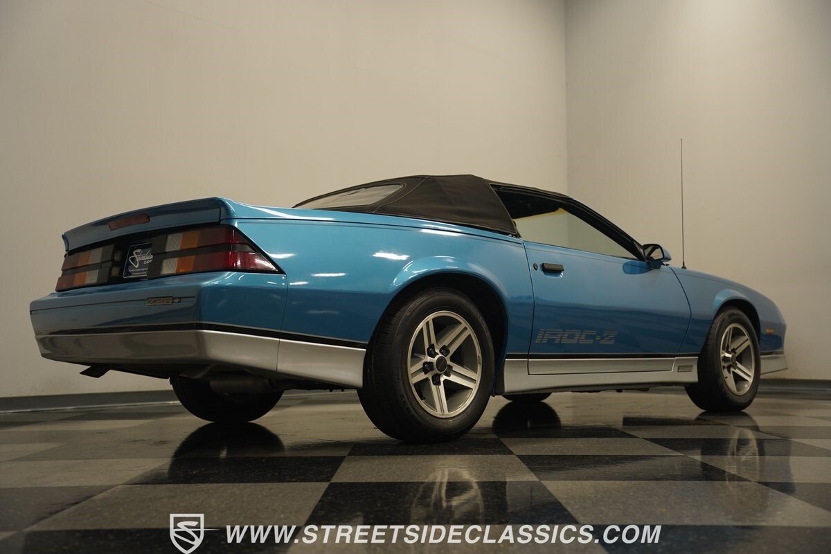 Chevrolet-Camaro-1988-Convertible-29