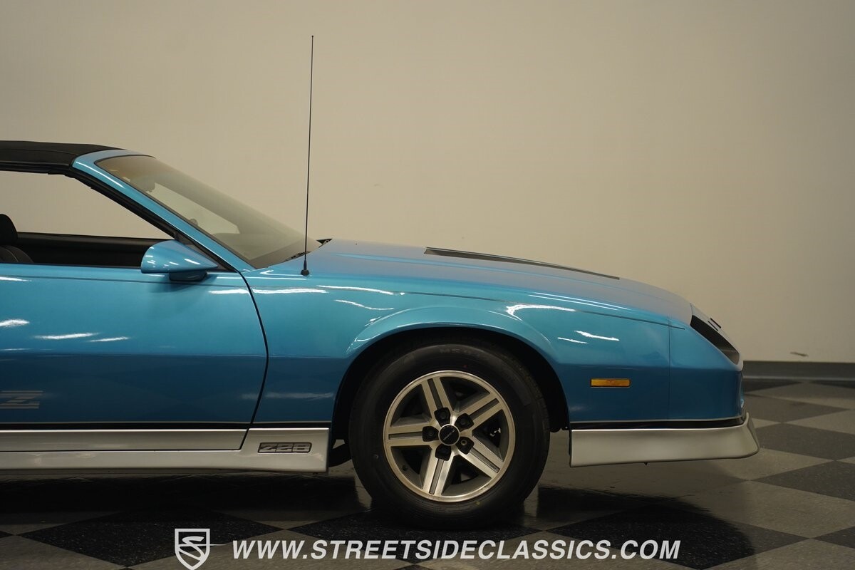 Chevrolet-Camaro-1988-Convertible-32