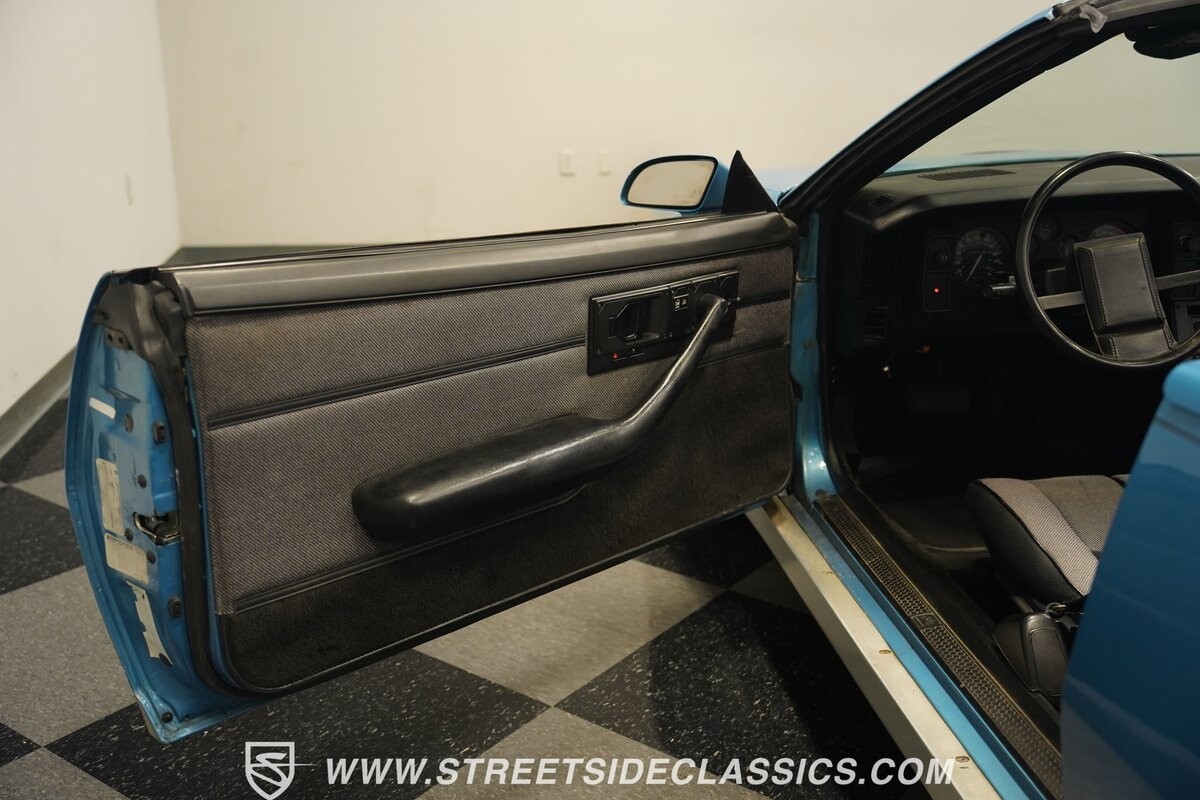Chevrolet-Camaro-1988-Convertible-38