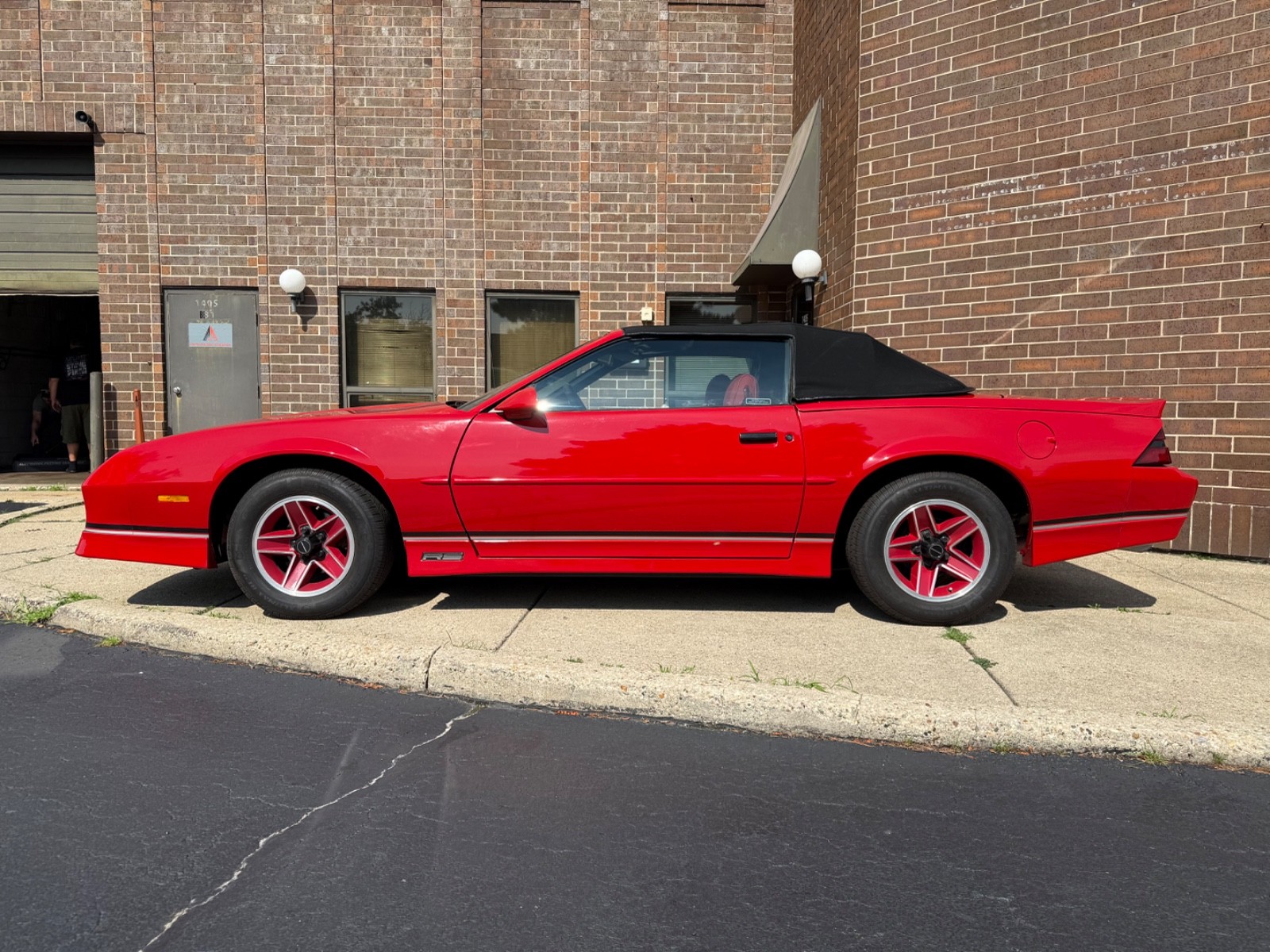 Chevrolet-Camaro-1989-Convertible-2
