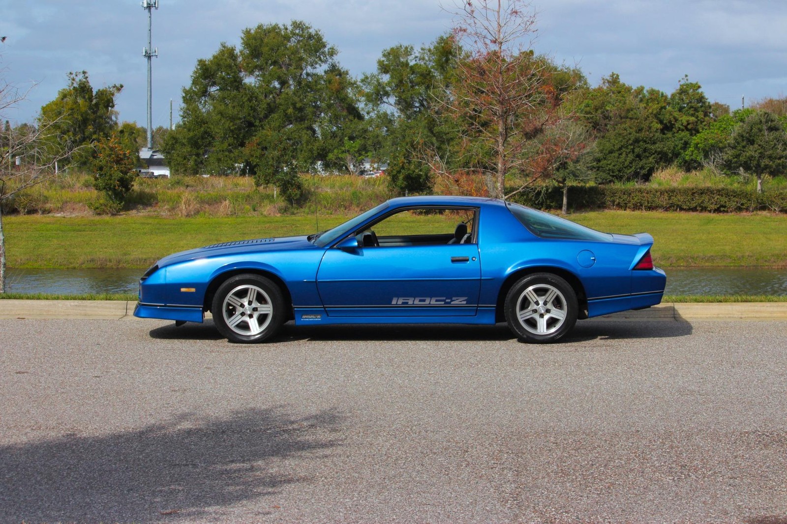 Chevrolet-Camaro-1989-Coupe-1