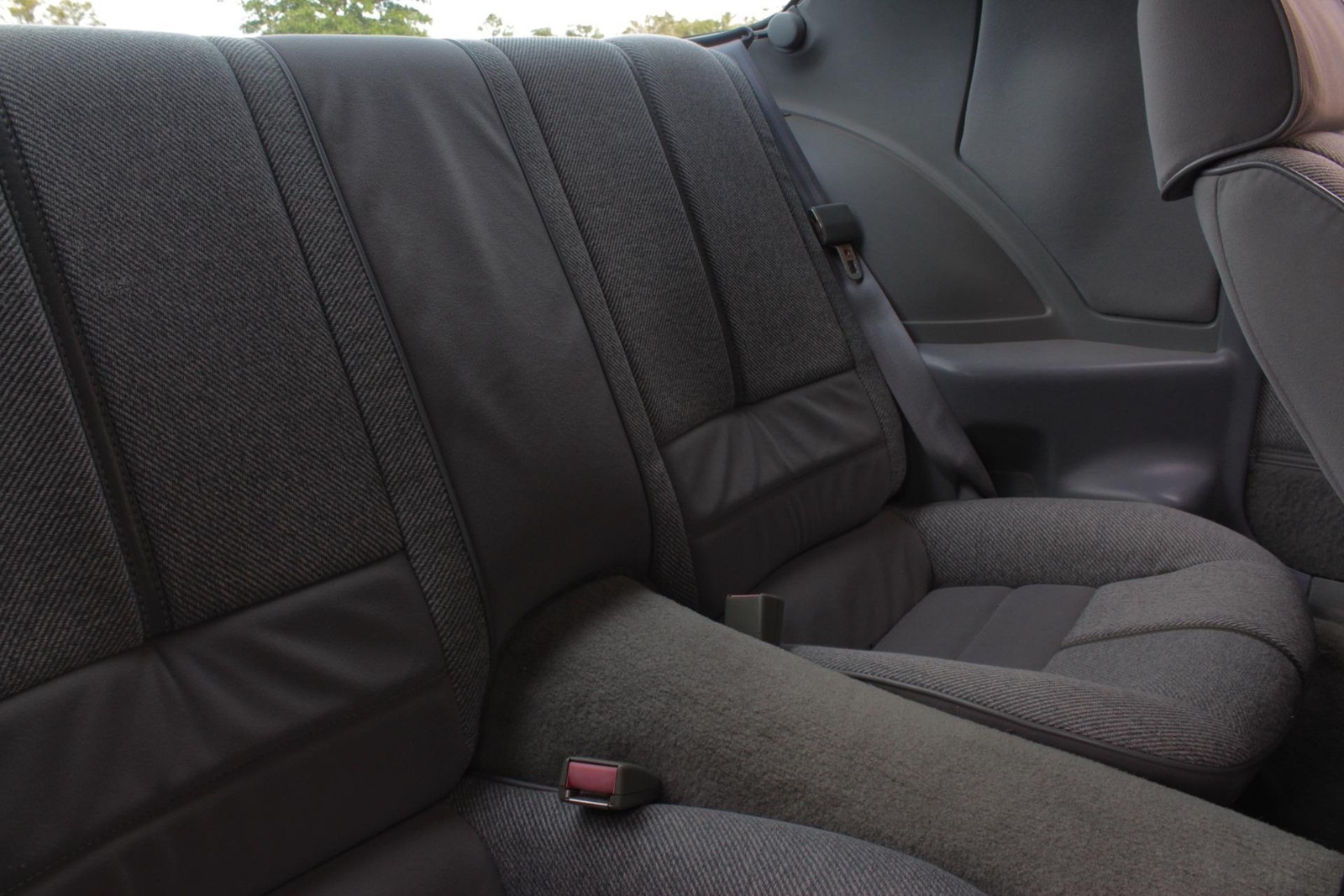 Chevrolet-Camaro-1989-Coupe-16