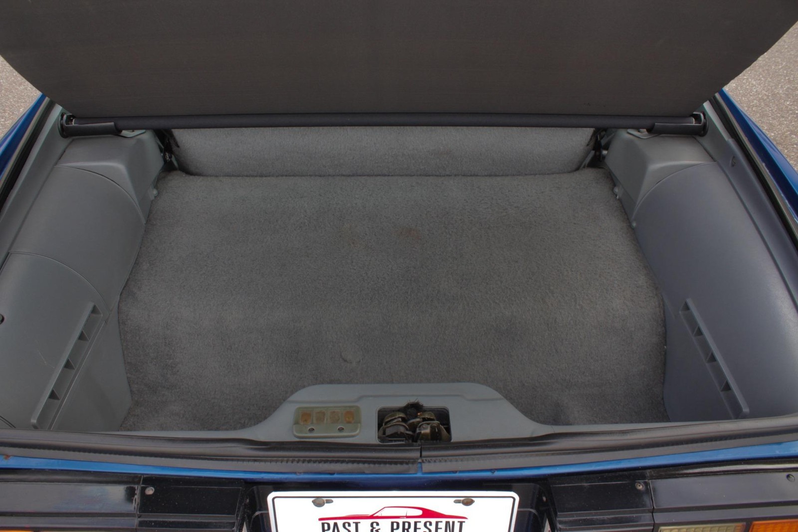 Chevrolet-Camaro-1989-Coupe-17