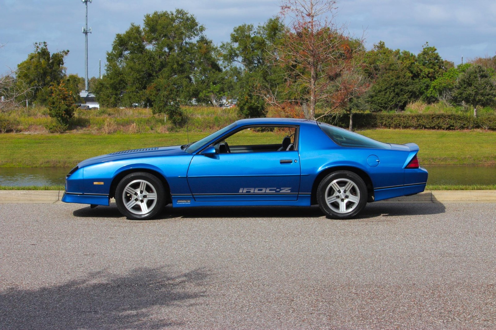 Chevrolet-Camaro-1989-Coupe-21