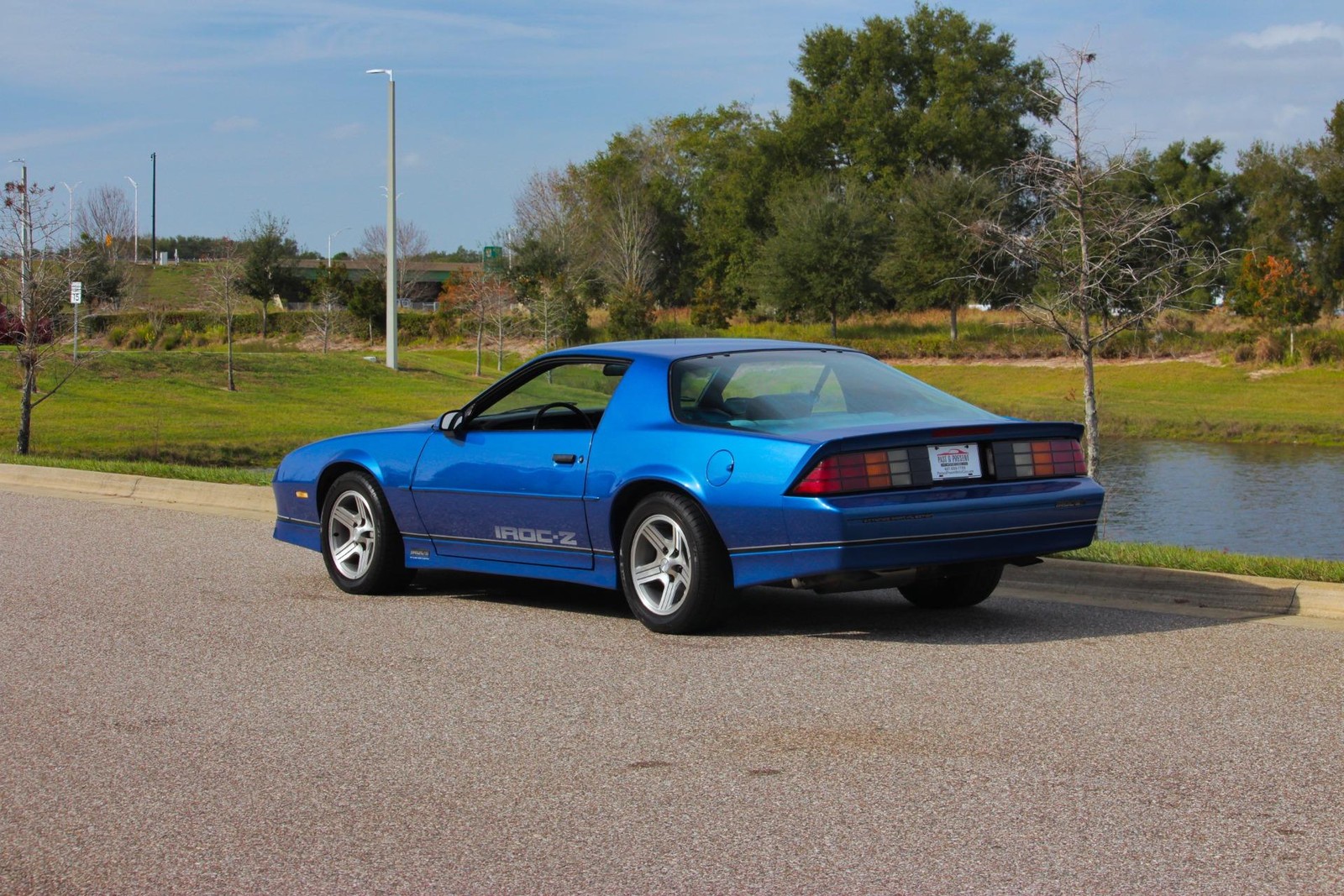 Chevrolet-Camaro-1989-Coupe-3