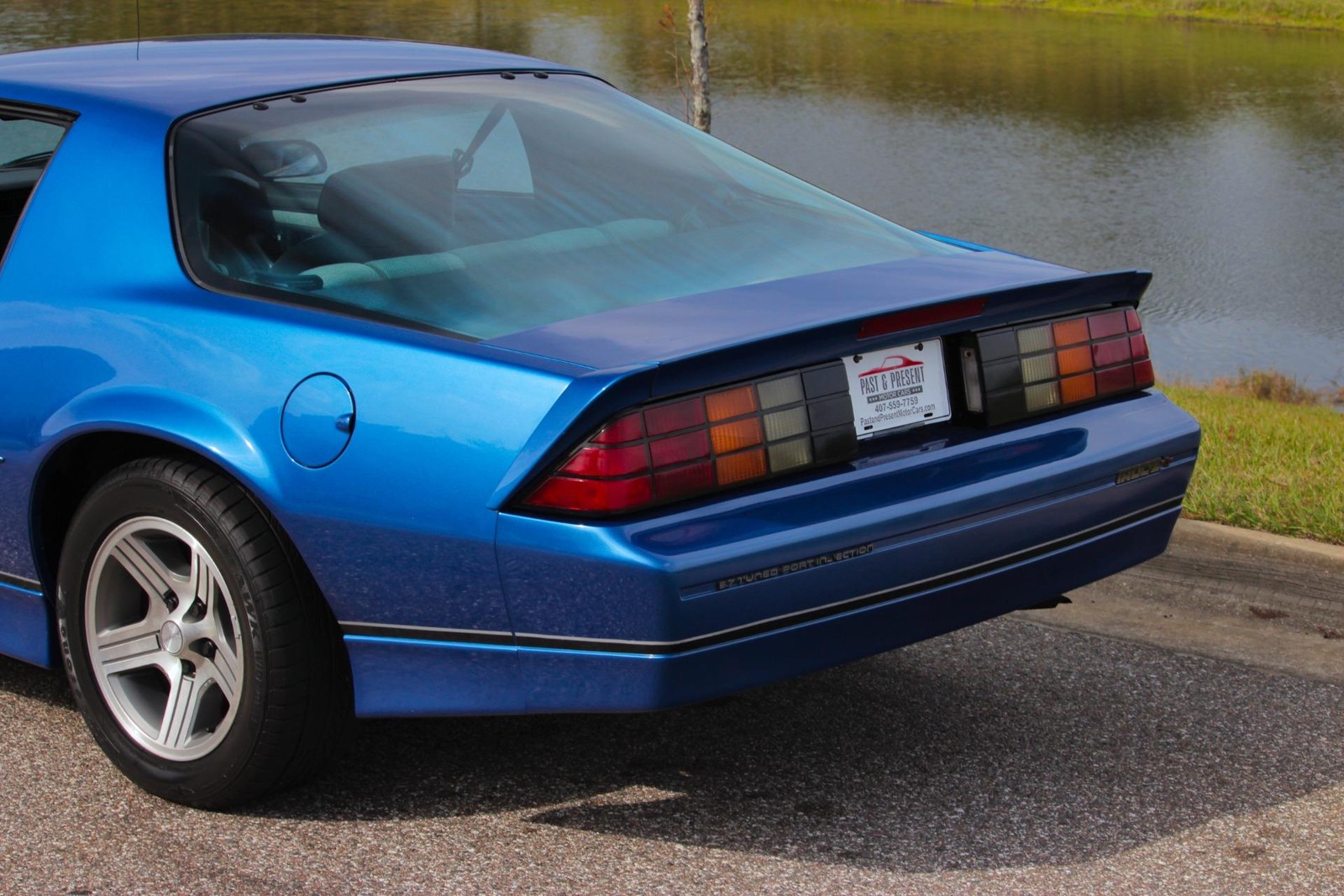 Chevrolet-Camaro-1989-Coupe-33