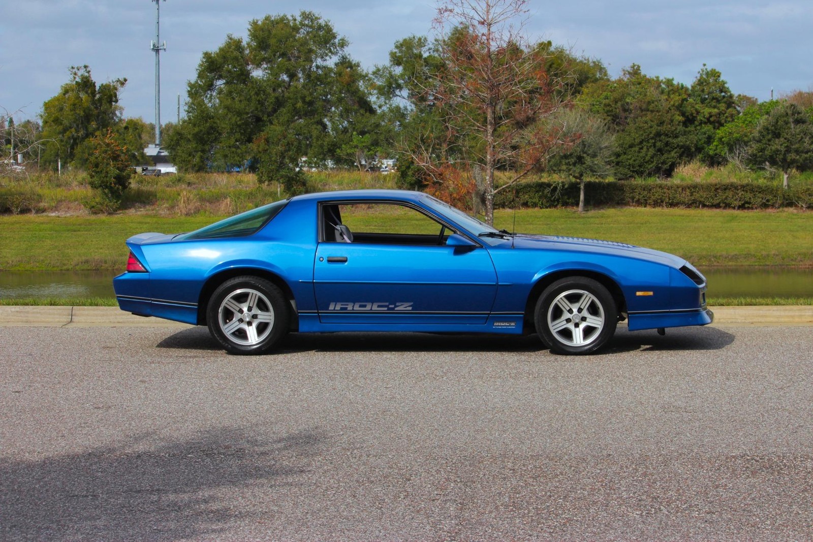 Chevrolet-Camaro-1989-Coupe-37