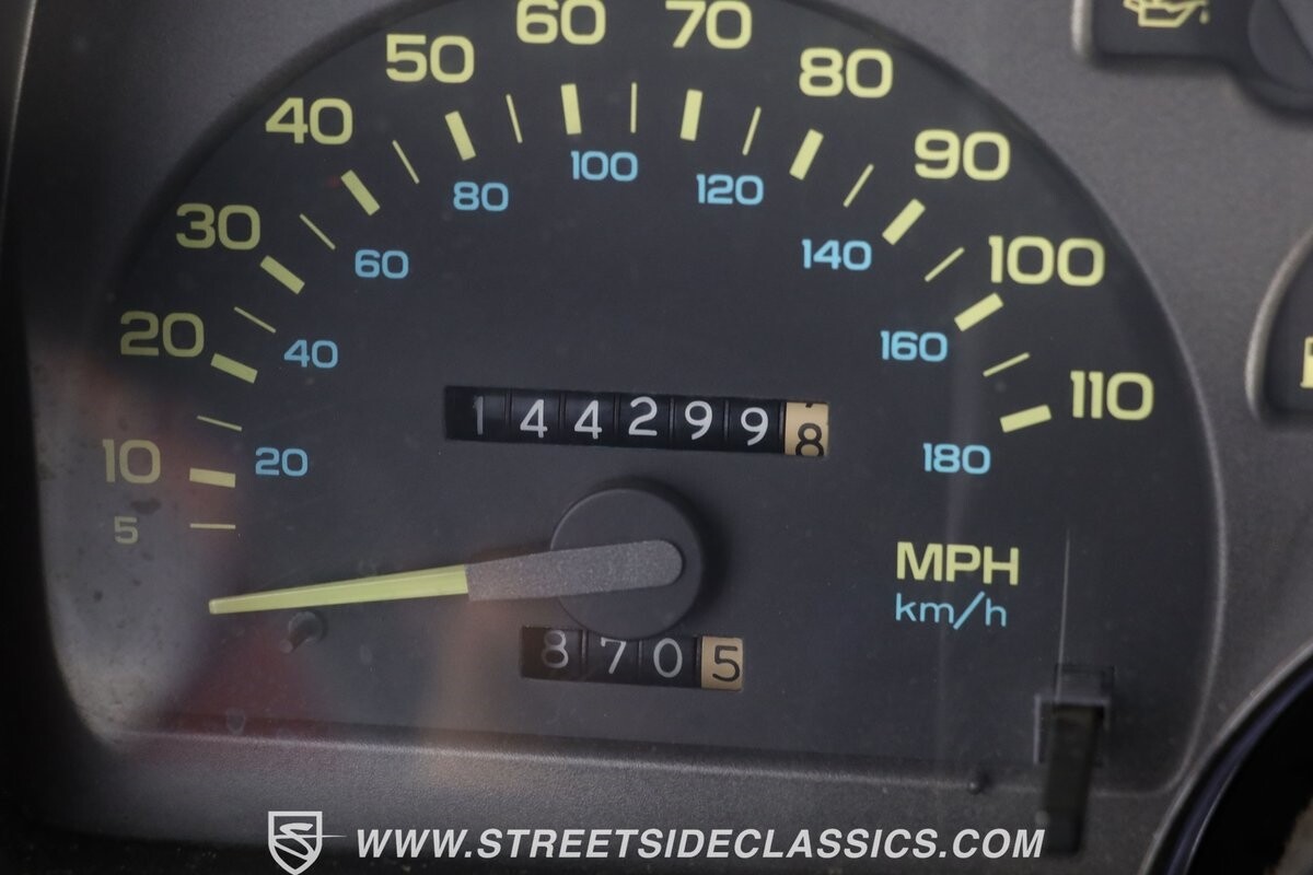 Chevrolet-Camaro-1990-Convertible-35