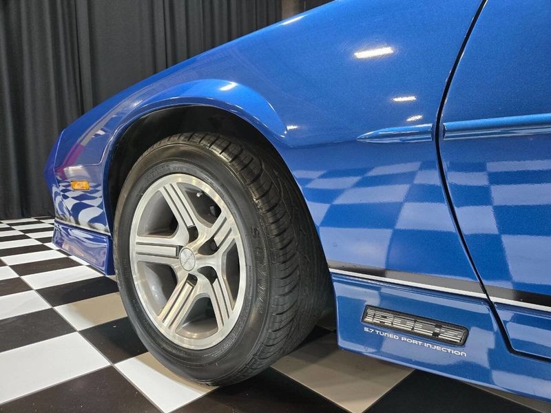 Chevrolet-Camaro-1990-Hatchback-4