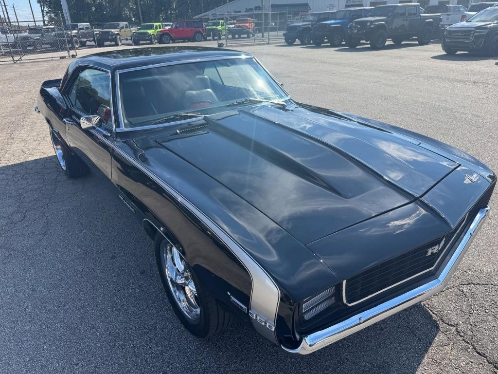 Chevrolet-Camrao-Resto-mod-slick-paint-LS-V8-4l60-cold-ac-1969-20