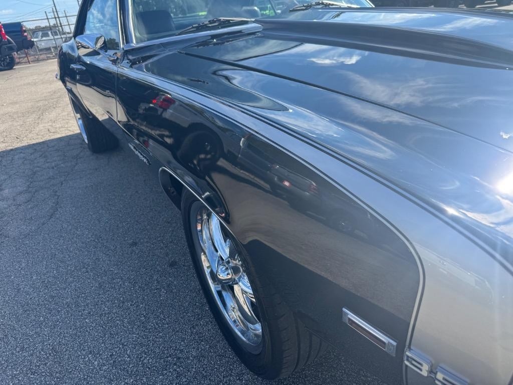 Chevrolet-Camrao-Resto-mod-slick-paint-LS-V8-4l60-cold-ac-1969-23