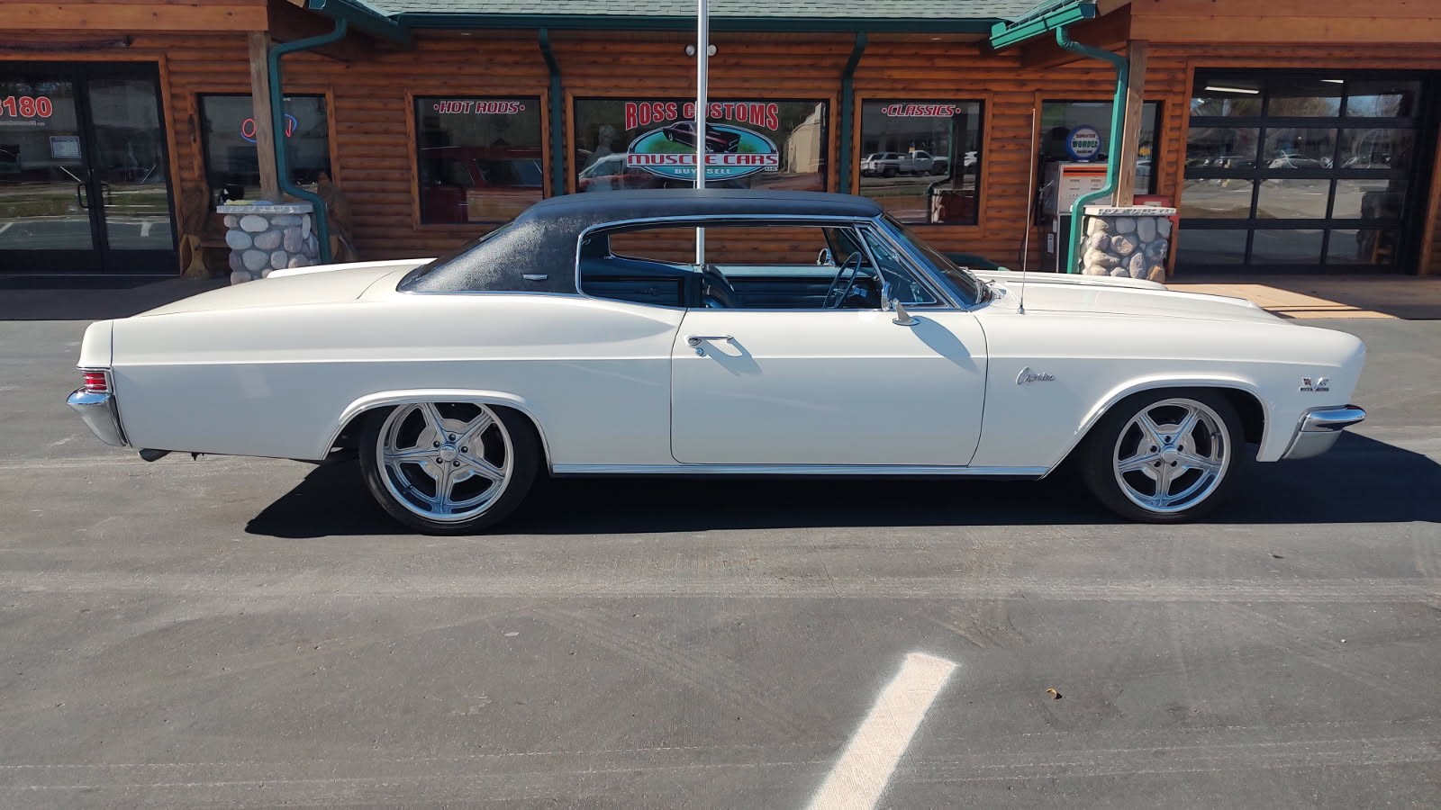 Chevrolet-Caprice-1966-2-Door-Coupe-19