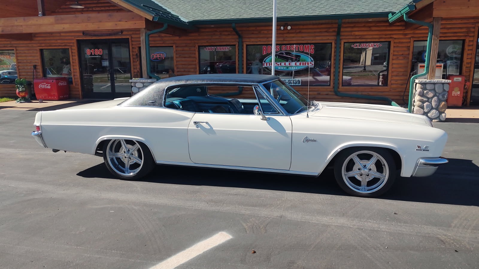 Chevrolet-Caprice-1966-2-Door-Coupe-21